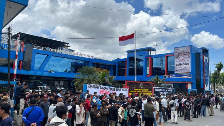 Ratusan Massa AMPM Tolak Penutupan Jalur Pelayaran Sungai Mahakam Samarinda